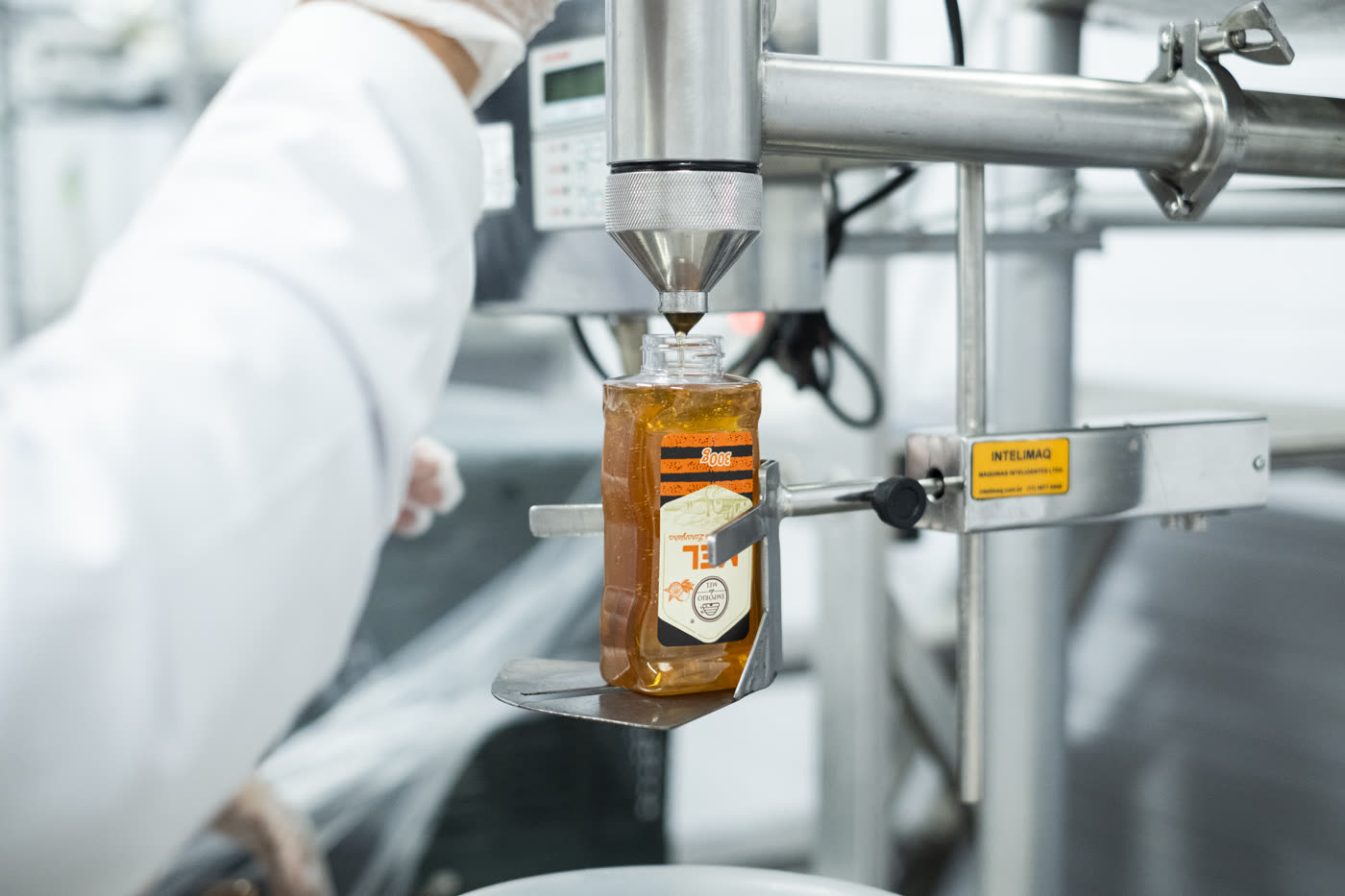 Produção — equipe Phytonatus empacotando produtos